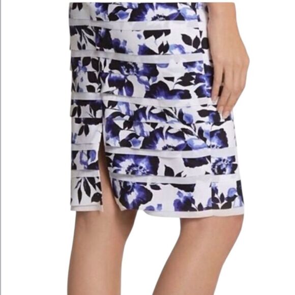 WHBM Skirt Womens 4
Blue White Floral Layered Back Zip Stretch Knit Lined - Picture 4 of 6